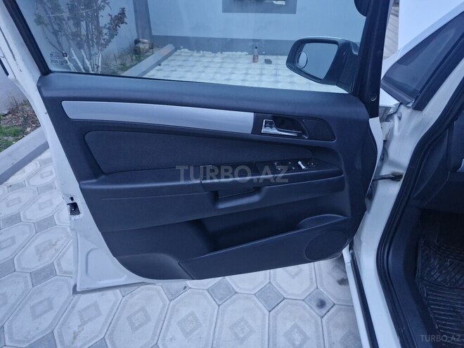 Opel Zafira-12