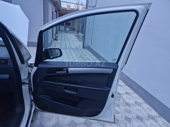 Opel Zafira-13