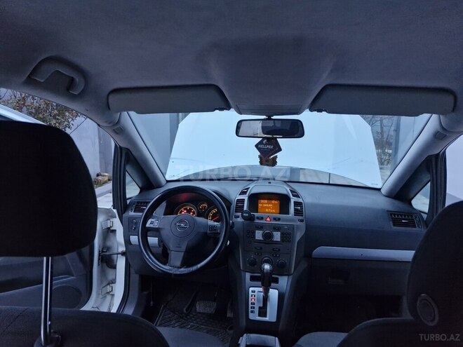 Opel Zafira-14