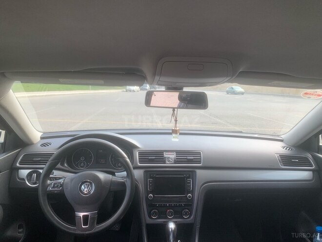 Volkswagen Passat-4