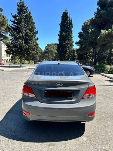 Hyundai Accent-6