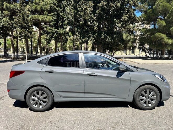 Hyundai Accent-4