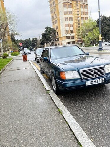 Mercedes 220 E-2