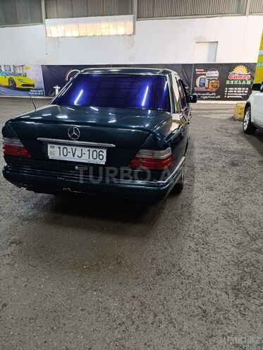 Mercedes 220 E-5