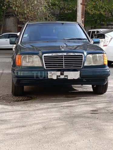 Mercedes 220 E-1