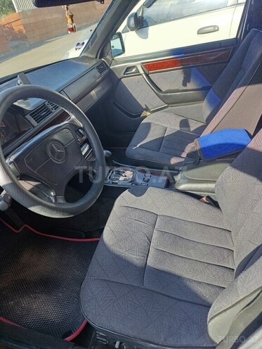 Mercedes 220 E-8