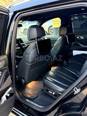 BMW X7-6