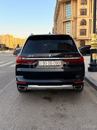 BMW X7-4