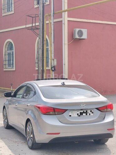 Hyundai Elantra-4