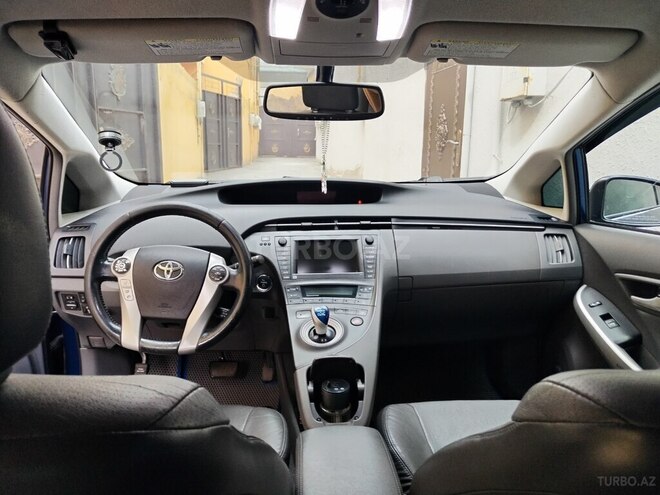 Toyota Prius-4
