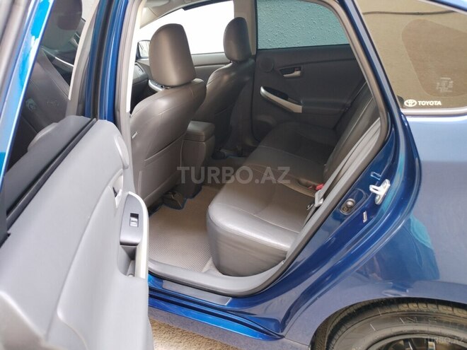 Toyota Prius-7