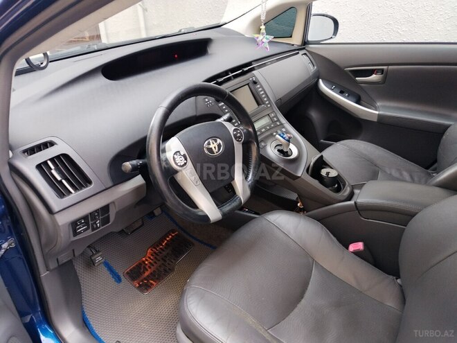 Toyota Prius-5