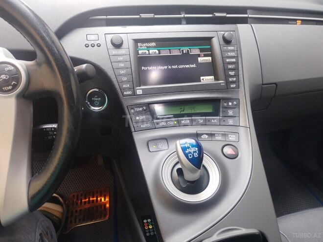 Toyota Prius-13