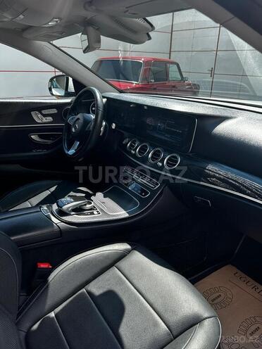 Mercedes E 300-9