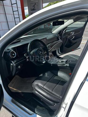 Mercedes E 300-11