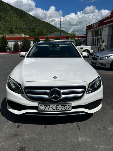 Mercedes E 300-1