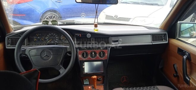 Mercedes 190-4