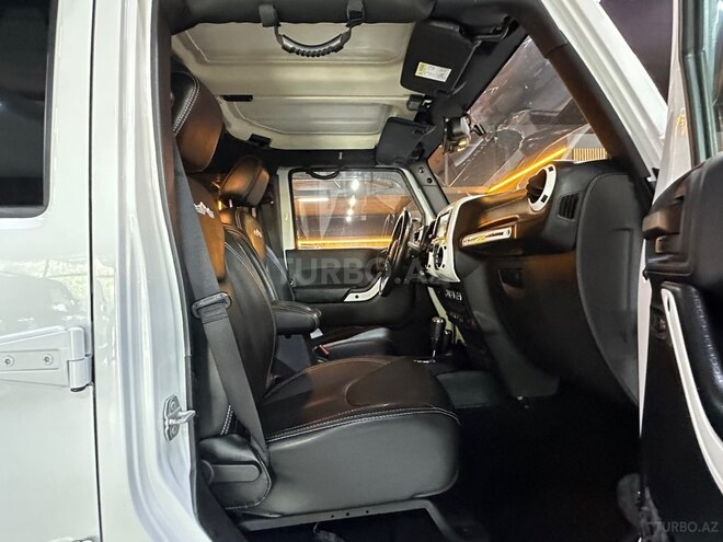 Jeep Wrangler-19