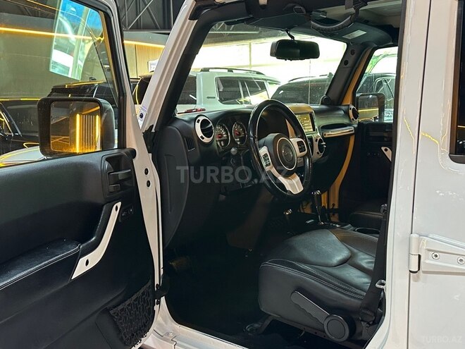 Jeep Wrangler-13