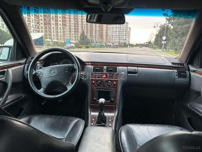 Mercedes E 220-3