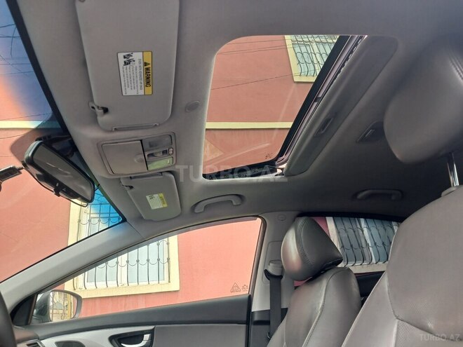 Hyundai Elantra-13