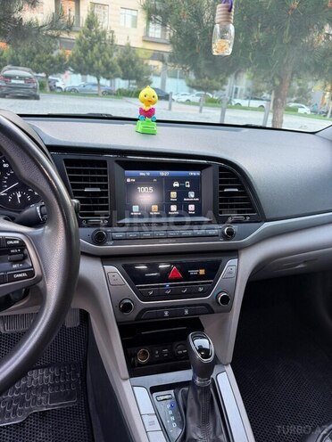 Hyundai Elantra-10