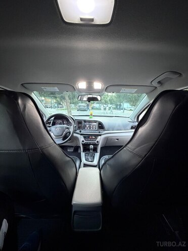 Hyundai Elantra-13