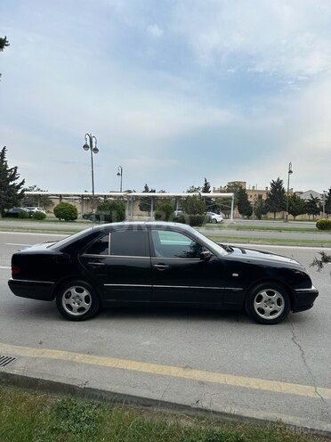 Mercedes E 220-5