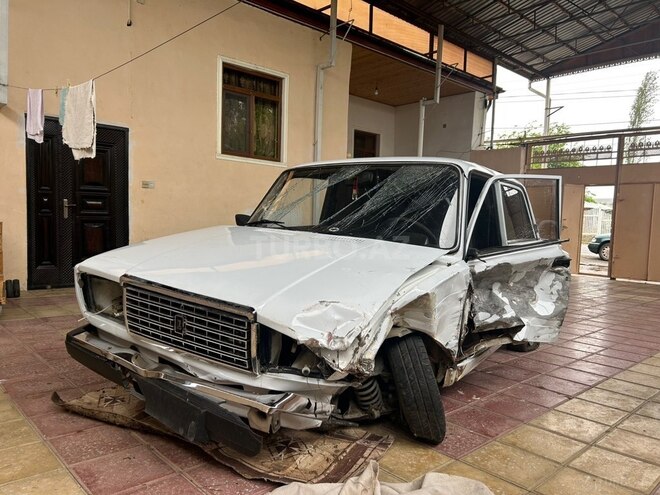 LADA (VAZ) 2107-2
