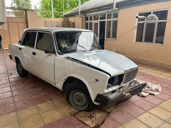 LADA (VAZ) 2107-1