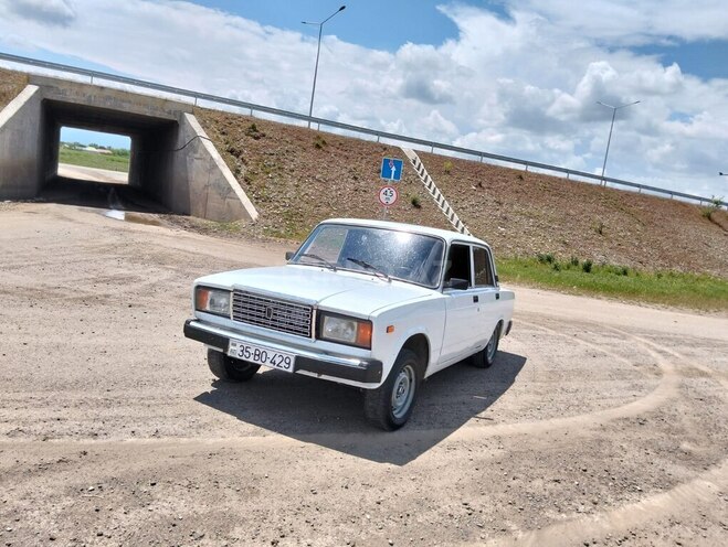 LADA (VAZ) 2107-1