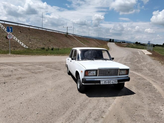LADA (VAZ) 2107-2