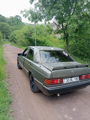 Mercedes 190-4