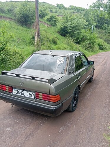 Mercedes 190-5