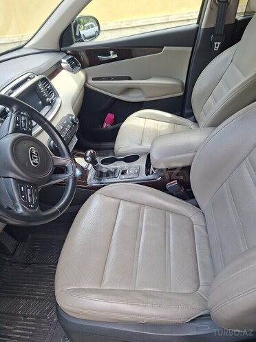 Kia Sorento-12