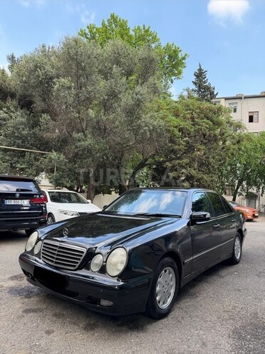 Mercedes E 240-1