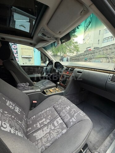 Mercedes E 240-7