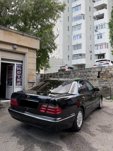 Mercedes E 240-5