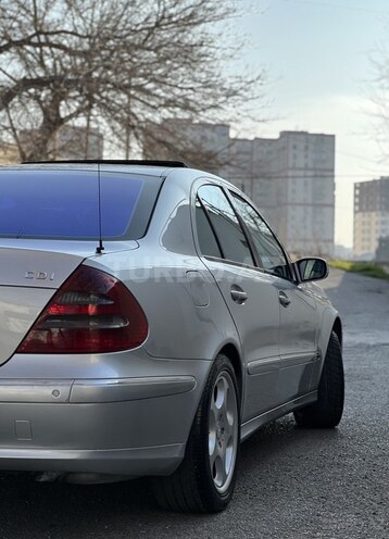 Mercedes E 270-6
