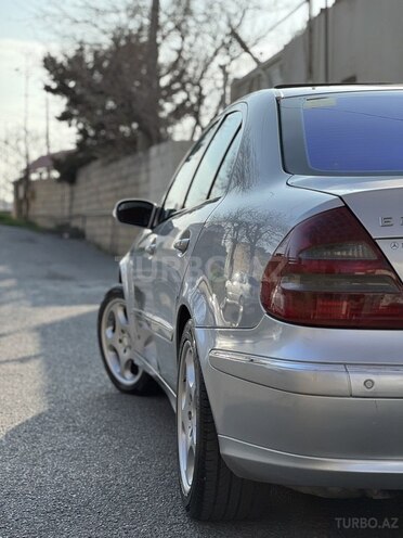 Mercedes E 270-7