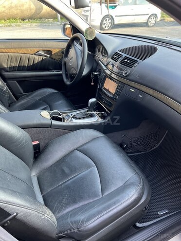 Mercedes E 270-8