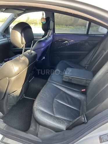 Mercedes E 270-11