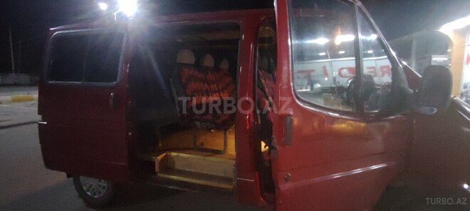 Ford Transit-6
