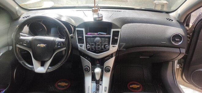 Chevrolet Cruze-12