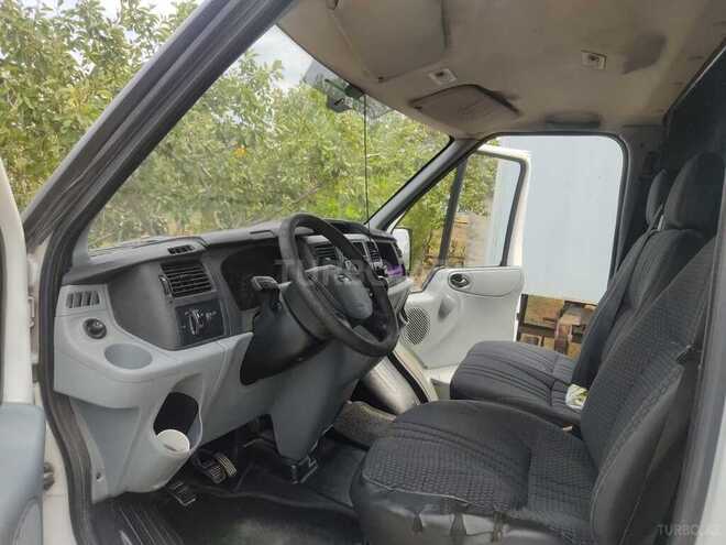 Ford Transit-3