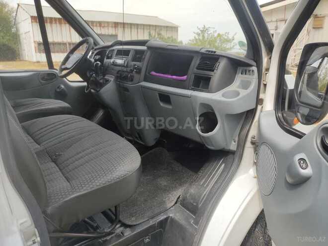 Ford Transit-2