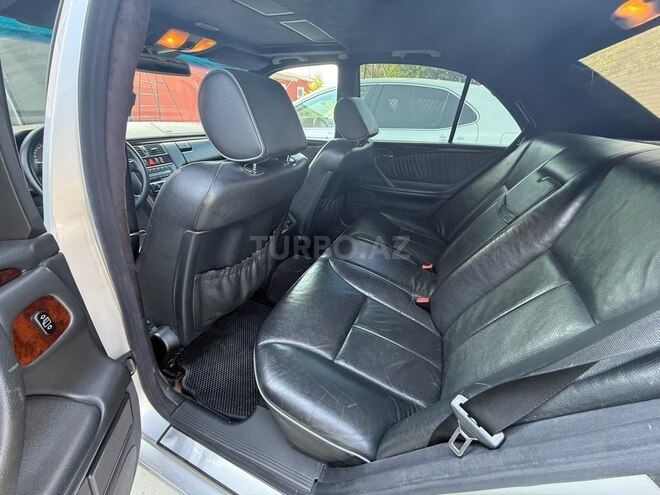 Mercedes E 240-7