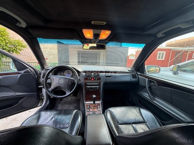 Mercedes E 240-6