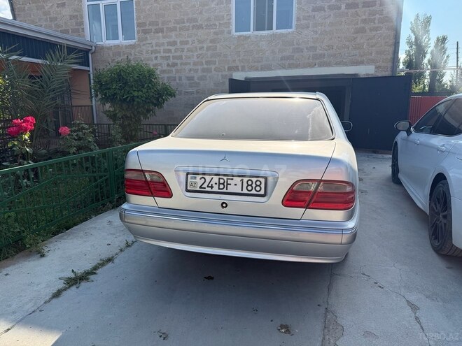 Mercedes E 240-3
