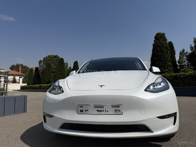 Tesla Model Y-4